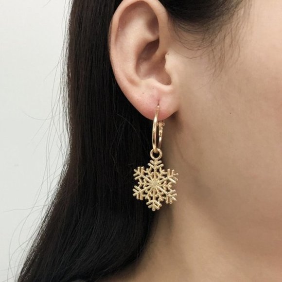 🛑SOLD🛑🌟𝑺𝑨𝑳𝑬🌟2 𝒇𝒐𝒓 $12 - NEW In Box Gold  Snowflake Dangle Earrings - Picture 6 of 6
